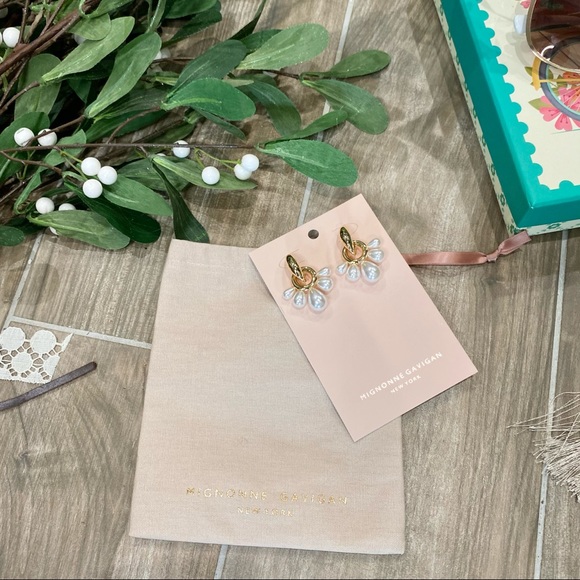 mignonne gavigan Jewelry - Mignonne gavigan freshwater pearl drop earrings